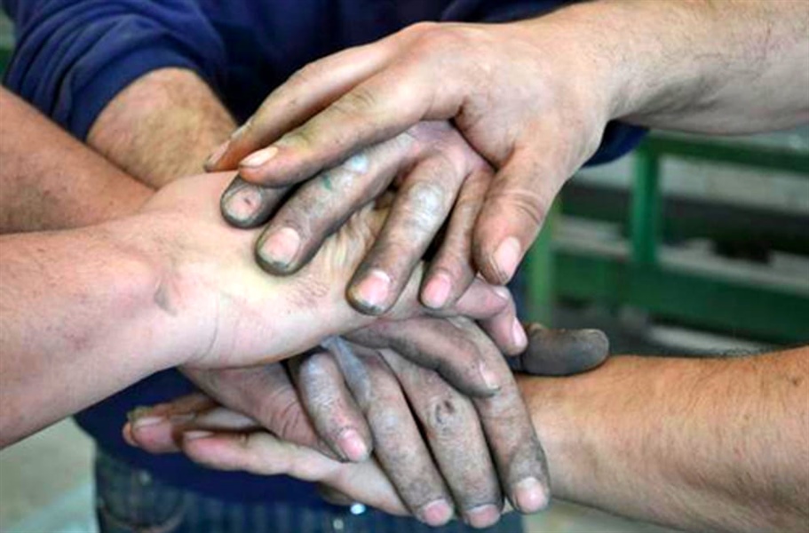 AZIENDE FUORI DALLA CRISI  GRAZIE ALLA COOPERAZIONE